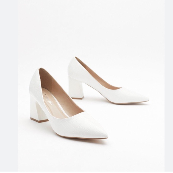 Croc Effect Heels in White (size 9) - Picture 2 of 3